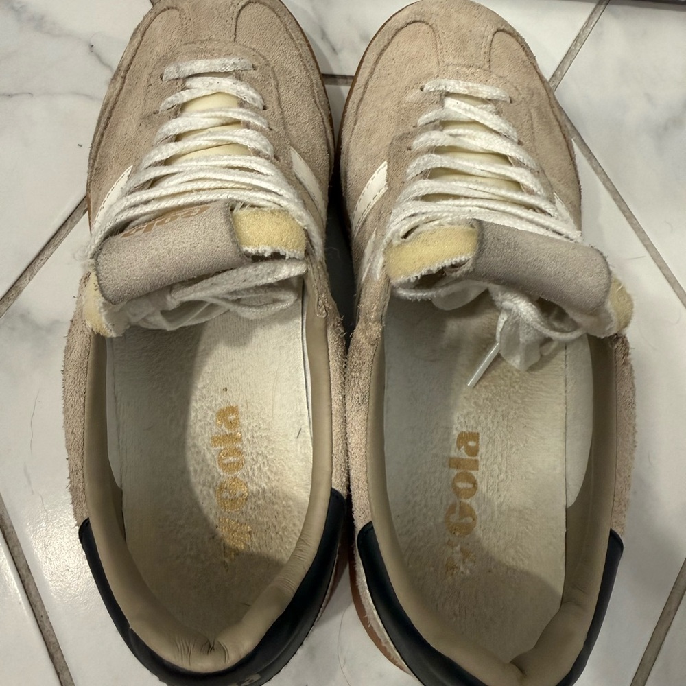 Gola Beige Suede Trainers with White Stripes and Black Heel women’s 8 - Picture 5 of 6